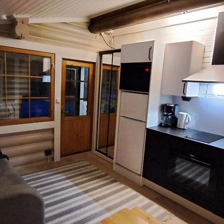 Hirsimoekki Ja Makuuaitta Hotell Karijoki Exteriör bild