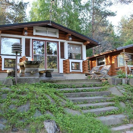 Hirsimoekki Ja Makuuaitta Hotell Karijoki Exteriör bild