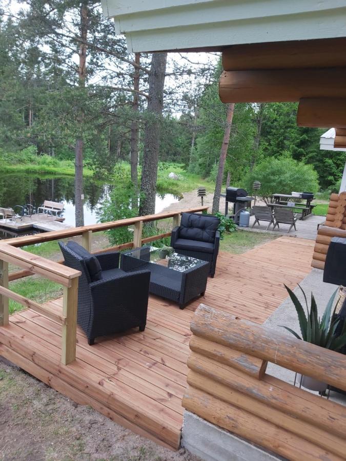 Hirsimoekki Ja Makuuaitta Hotell Karijoki Exteriör bild