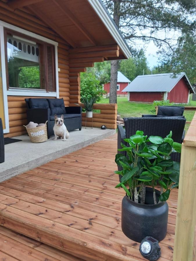 Hirsimoekki Ja Makuuaitta Hotell Karijoki Exteriör bild