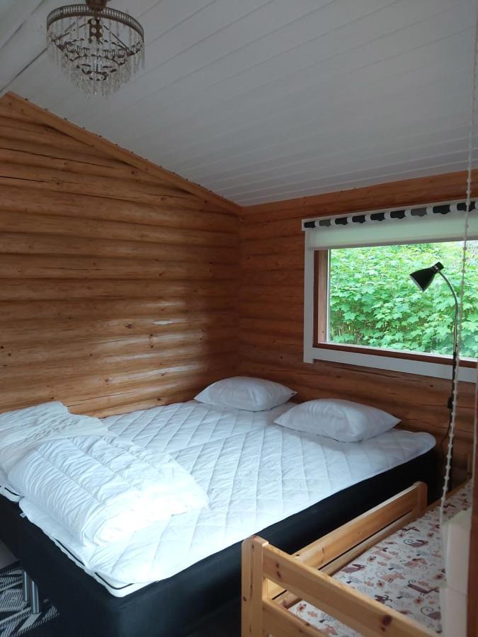 Hirsimoekki Ja Makuuaitta Hotell Karijoki Exteriör bild