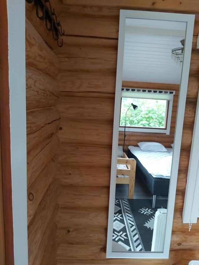 Hirsimoekki Ja Makuuaitta Hotell Karijoki Exteriör bild