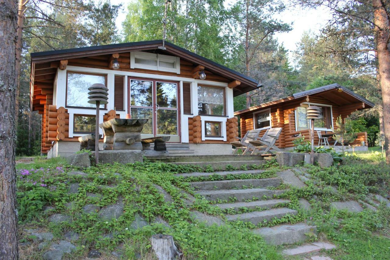 Hirsimoekki Ja Makuuaitta Hotell Karijoki Exteriör bild