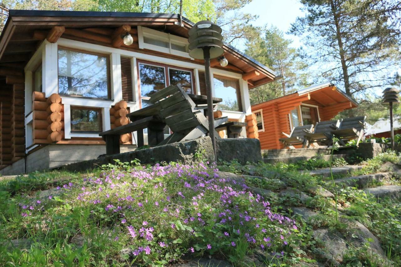 Hirsimoekki Ja Makuuaitta Hotell Karijoki Exteriör bild